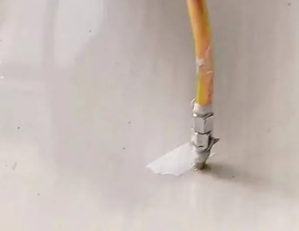 罗平瓷砖空鼓维修公司专业解答在瓷砖铺贴过程中，如果使用的砂料过粗（如全部使用了粗砂），可能会导致以下问题