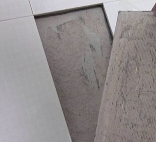 罗平瓷砖空鼓维修公司分享瓷砖铺贴时如果打浆（即涂抹在瓷砖背面和基层上的砂浆或瓷砖胶）过少，会带来以下问题